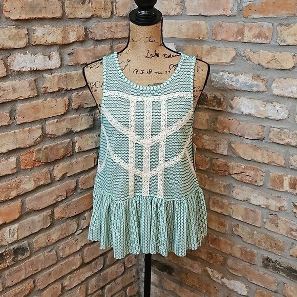 NWT Free People Ivory & Green lace peplum back cut out top size XS - Picture 2 of 11
